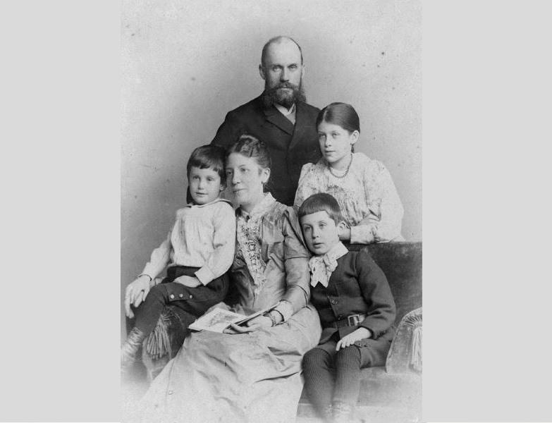 Портрет маленького Вальтера Гропиуса с семьей